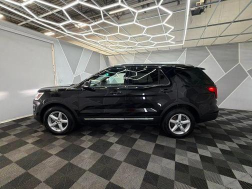 Black 2017 Ford Explorer XLT