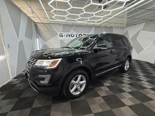 Black 2017 Ford Explorer XLT