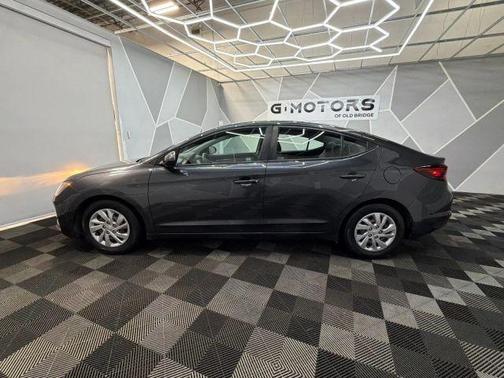 Gray 2020 Hyundai ELANTRA SE