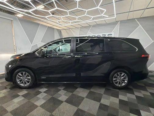 Black 2021 Toyota Sienna LE