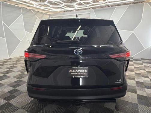 Black 2021 Toyota Sienna LE