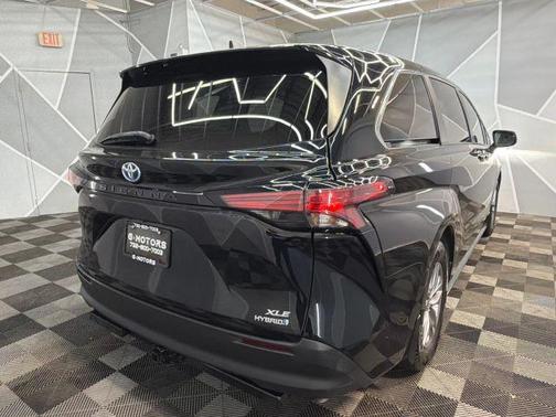 Black 2021 Toyota Sienna LE
