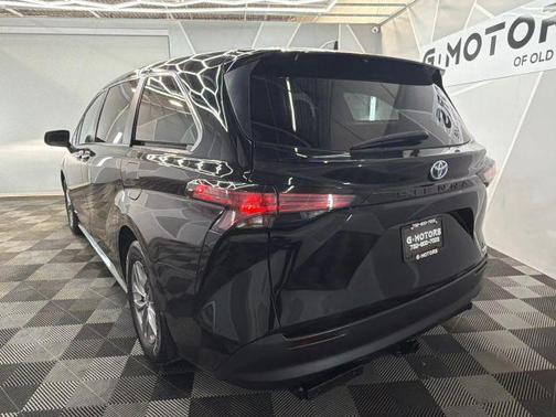 Black 2021 Toyota Sienna LE