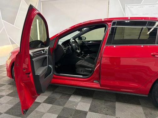 2017 Volkswagen Golf GTI Sport 4-Door