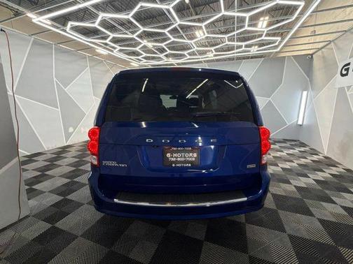 Blue 2019 Dodge Grand Caravan SE