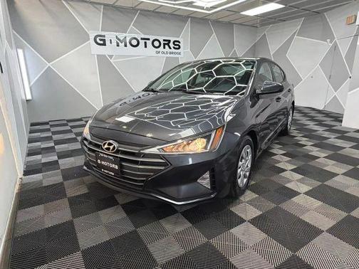 Gray 2020 Hyundai ELANTRA SE