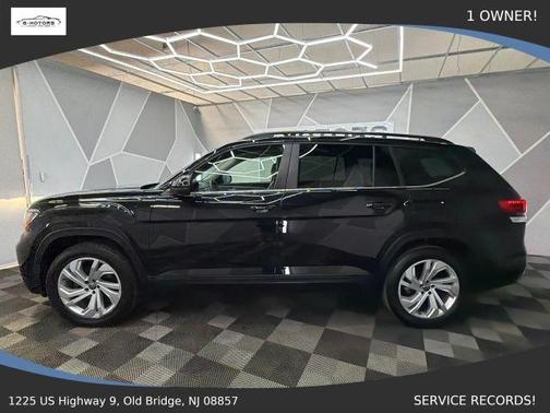 Deep Black Pearl Effect 2022 Volkswagen Atlas 2.0T SE w/Technology