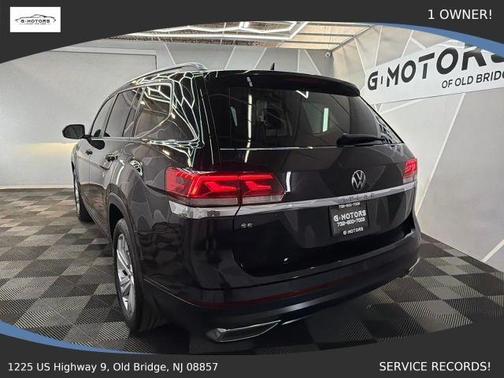 Deep Black Pearl Effect 2022 Volkswagen Atlas 2.0T SE w/Technology