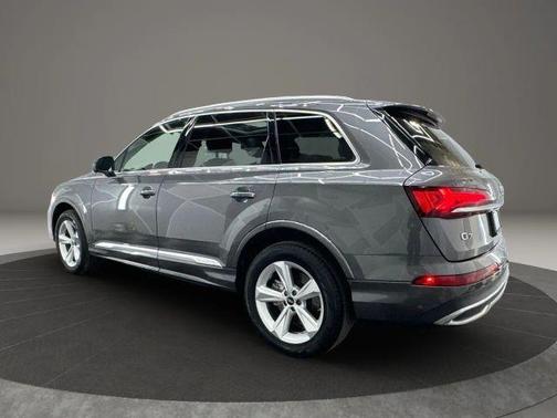 Samurai Gray Metallic 2022 Audi Q7 45 Premium