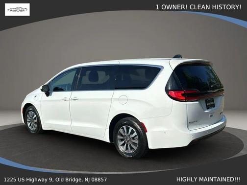 White 2023 Chrysler Pacifica Hybrid Touring L