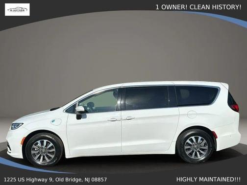 White 2023 Chrysler Pacifica Hybrid Touring L