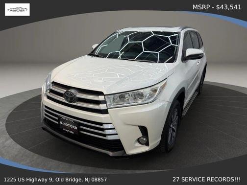 White 2018 Toyota Highlander XLE