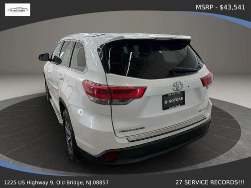 White 2018 Toyota Highlander XLE