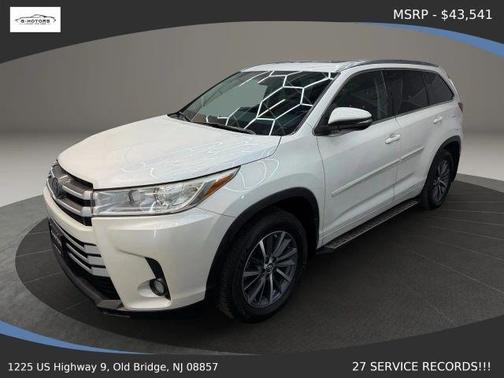 White 2018 Toyota Highlander XLE