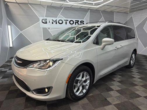 White 2019 Chrysler Pacifica Touring-L Plus