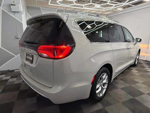 White 2019 Chrysler Pacifica Touring-L Plus