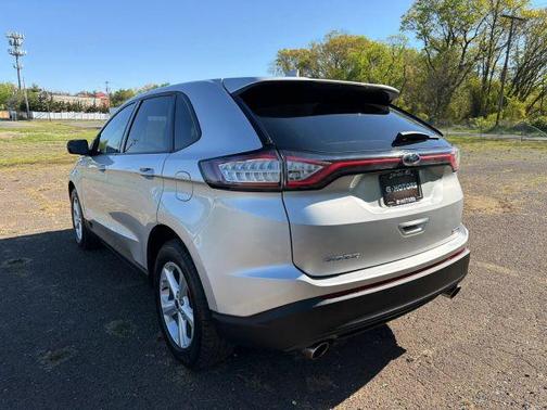 Silver 2018 Ford Edge SE