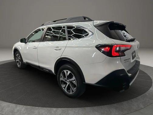 Crystal White Pearl 2020 Subaru Outback Limited