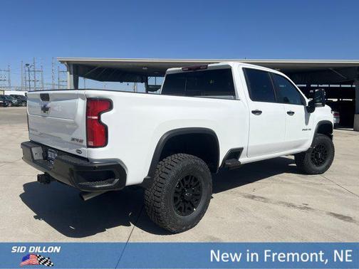 Summit White 2026 Chevrolet Silverado 2500 Crew Cab, Standard Bed, XR2, 4WD