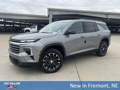 Sterling Gray Metallic 2026 Chevrolet Traverse LT