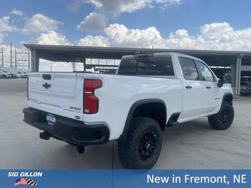 Summit White 2026 Chevrolet Silverado 2500 Crew Cab, Standard Bed, XR2, 4WD