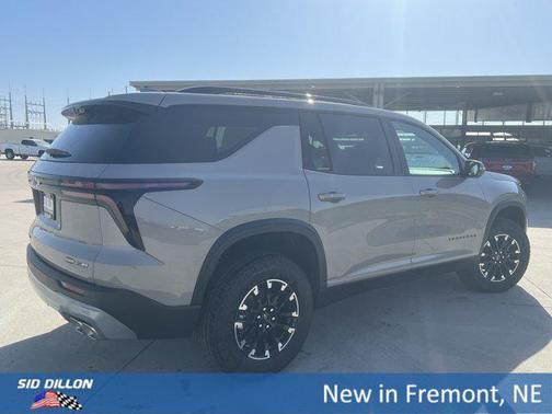 Sandstone Gray 2026 Chevrolet Traverse AWD Z71