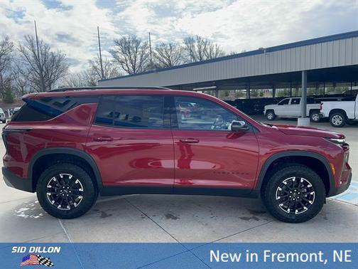 Radiant Red Tintcoat 2026 Chevrolet Traverse AWD Z71
