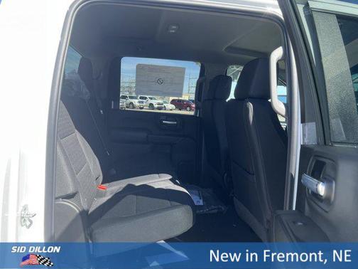 Summit White 2026 Chevrolet Silverado 2500 Custom