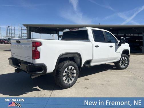 Summit White 2026 Chevrolet Silverado 2500 Custom