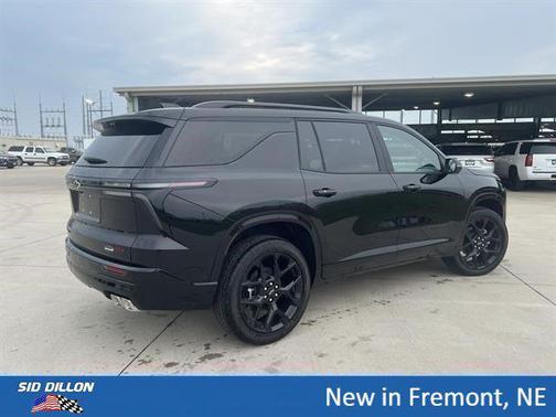 Mosaic Black Metallic 2026 Chevrolet Traverse RS