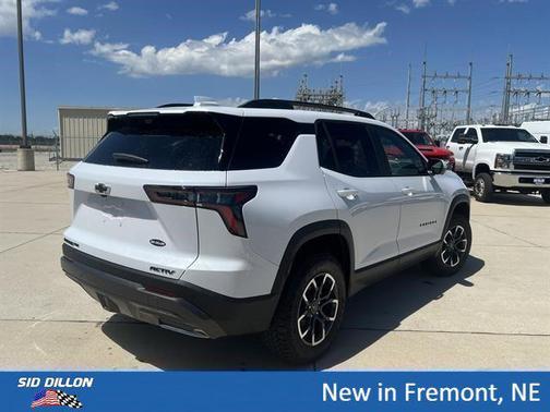 Polar White Tricoat 2026 Chevrolet Equinox AWD ACTIV