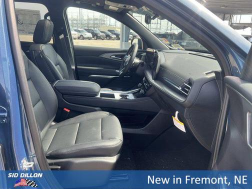 Lakeshore Blue Metallic 2026 Chevrolet Traverse LT