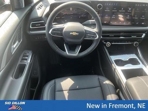 Radiant Red Tintcoat 2027 Chevrolet Traverse LT