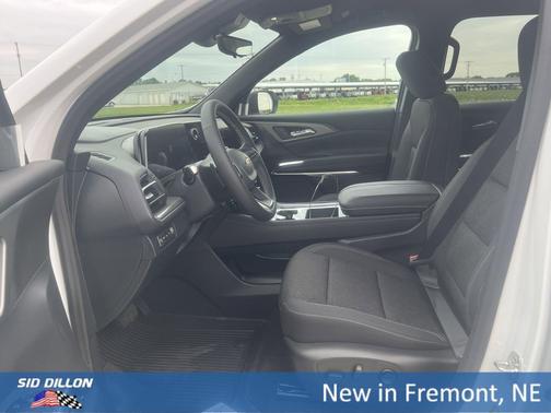 Summit White 2026 Chevrolet Traverse LT