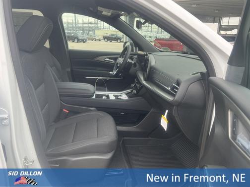 Summit White 2026 Chevrolet Traverse LT