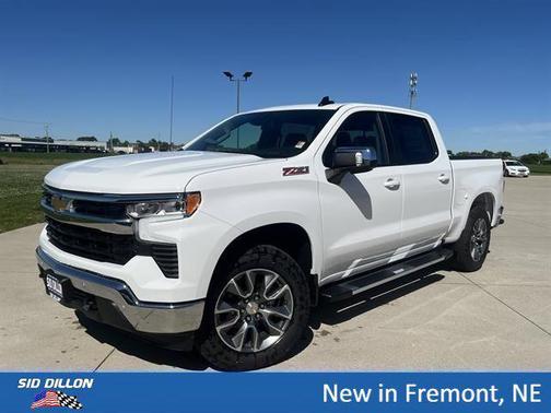 Summit White 2026 Chevrolet Silverado 1500 LT