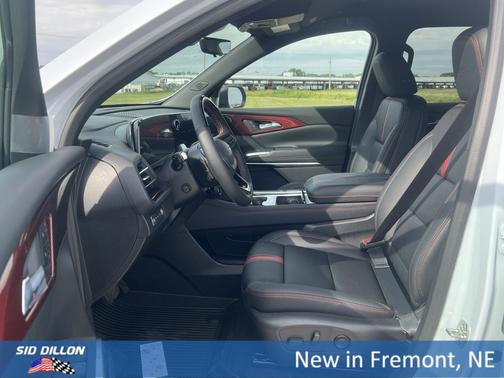 Polar White Tricoat 2026 Chevrolet Traverse RS