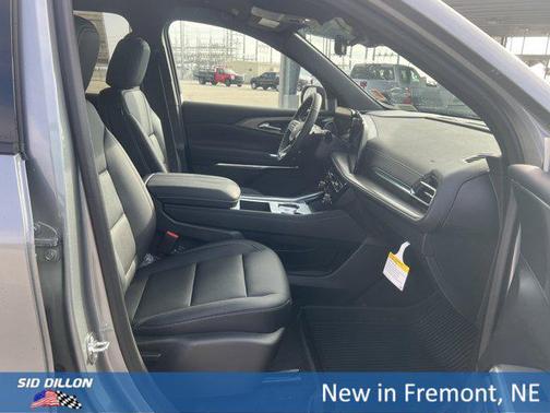 Sterling Gray Metallic 2026 Chevrolet Traverse LT