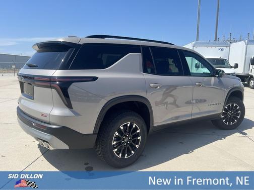 Sandstone Gray 2026 Chevrolet Traverse AWD Z71