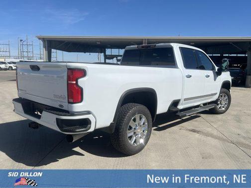 Polar White Tricoat 2026 Chevrolet Silverado 3500 High Country