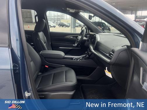 Lakeshore Blue Metallic 2026 Chevrolet Traverse LT