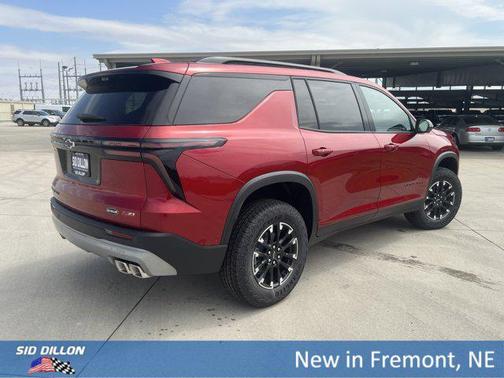 Radiant Red Tintcoat 2026 Chevrolet Traverse AWD Z71