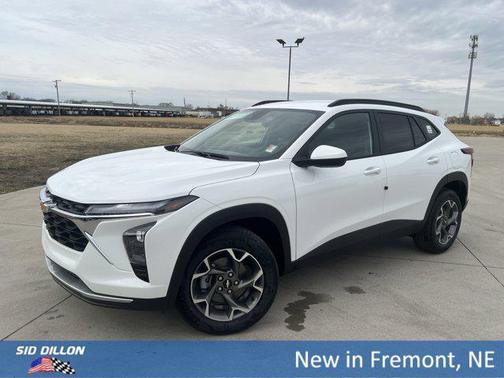 Summit White 2026 Chevrolet Trax LT