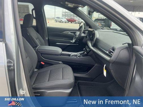 Sterling Gray Metallic 2026 Chevrolet Traverse LT