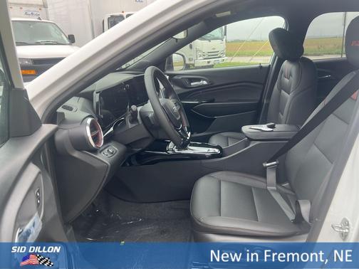 Summit White 2026 Chevrolet Trax FWD 2RS