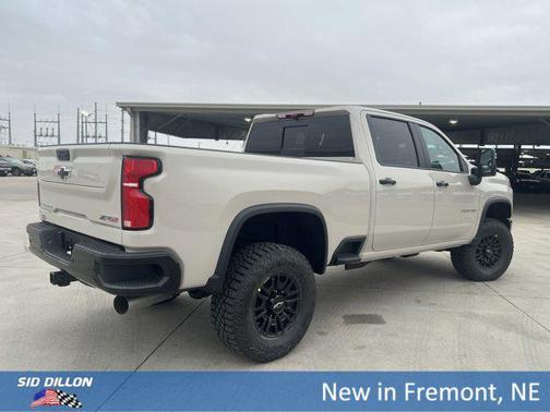 White Sands 2026 Chevrolet Silverado 2500 Crew Cab, Standard Bed, XR2, 4WD