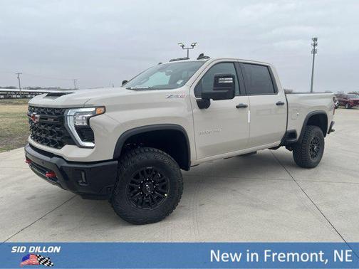 White Sands 2026 Chevrolet Silverado 2500 Crew Cab, Standard Bed, XR2, 4WD