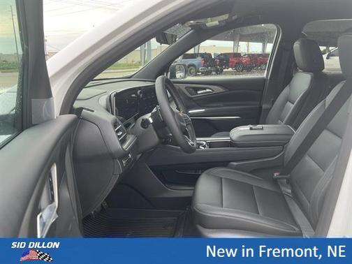 Summit White 2026 Chevrolet Traverse LT