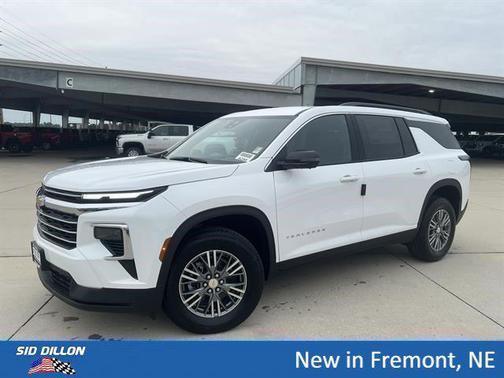 Summit White 2026 Chevrolet Traverse LT