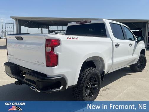 Summit White 2026 Chevrolet Silverado 1500 Custom Trail Boss